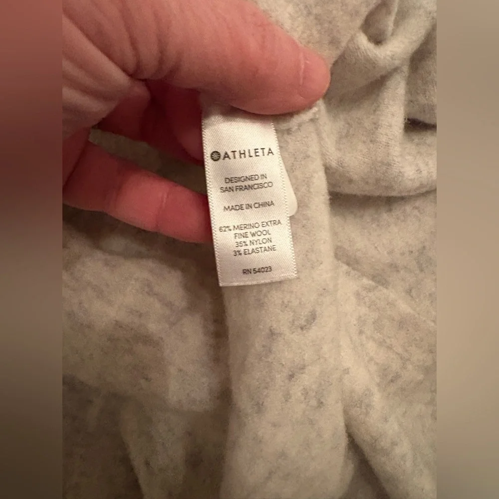Athleta Transit Pullover Sweater Turtleneck Heather Gray Size Large EUC Wool